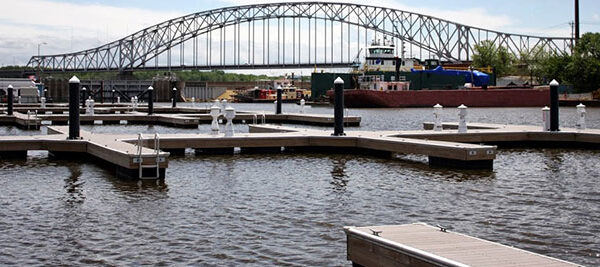 Port_of_Dubuque_Marina_and_Julian_Dubuque_Bridge
